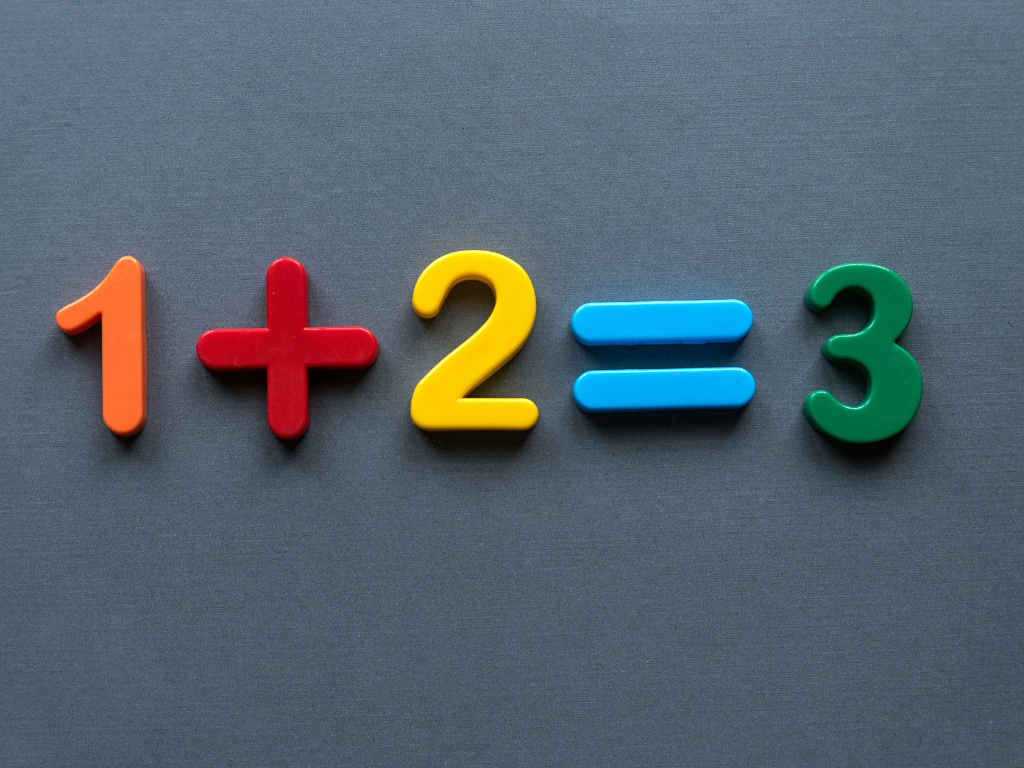 Öğrencilerin temel işlem becerilerini ölçmek için yapılandırılmış matematik değerlendirme yöntemi ve diskalkuli risk analizi.